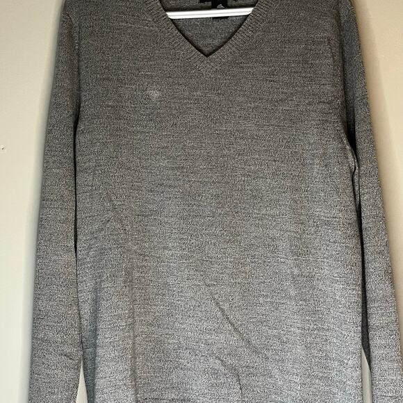 Banana Republic Men’s Gray V-Neck Sweater with Defect Size Medium Tall - Picture 12 of 16